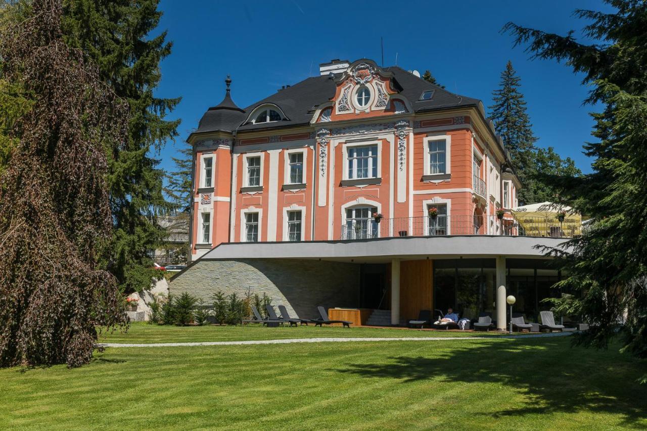 Wellness & Spa Hotel Villa Regenhart Jeseník Kültér fotó