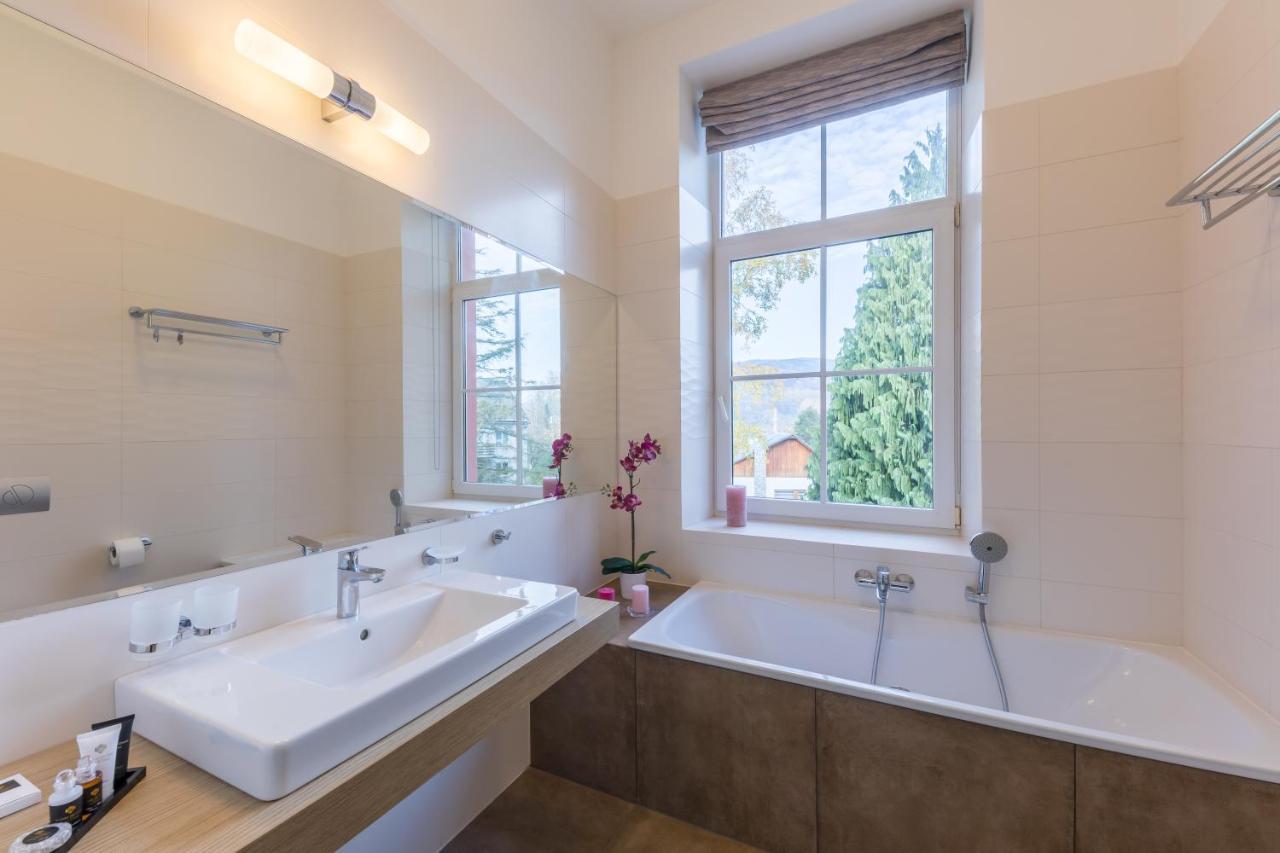 Wellness & Spa Hotel Villa Regenhart Jeseník Kültér fotó